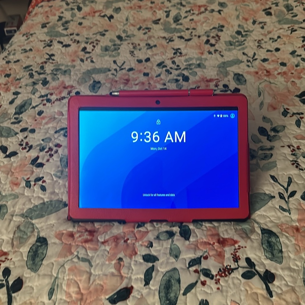 Tablet with Red case & Stylus - Picture 4 of 6